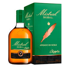 Pisco Mistral Nobel Apple 35° 750 cc es una innovadora creación que fusiona el carácter del pisco premium Mistral con la frescura y dulzura natural de la manzana verde.